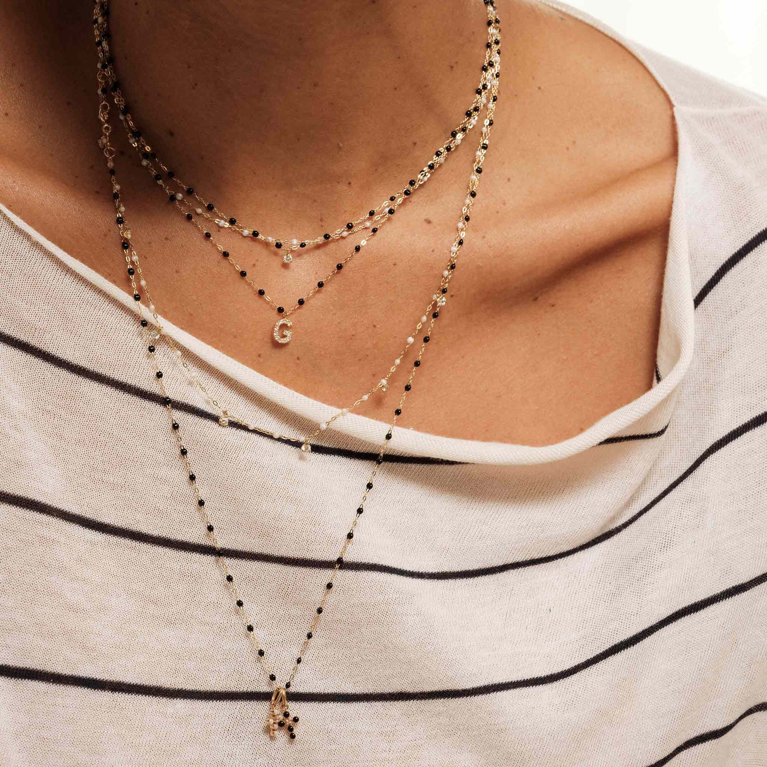 Gigi Clozeau - Pendentif noir Croix Perlée, or jaune, 1 diamant