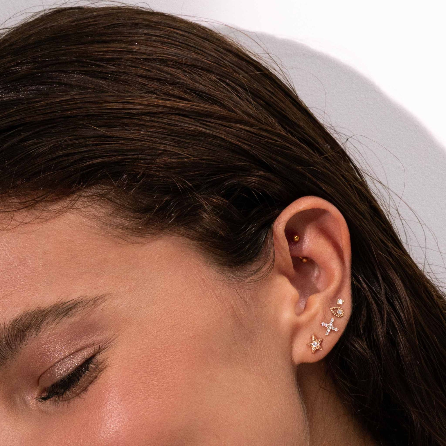Boucles d'oreilles mini Puce, diamants, or jaune – Gigi Clozeau - créateur  de bijoux