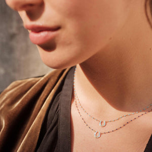 gigi clozeau - Collier Fer à cheval, or rose, diamants et mini perles de résine prusse, 42 cm