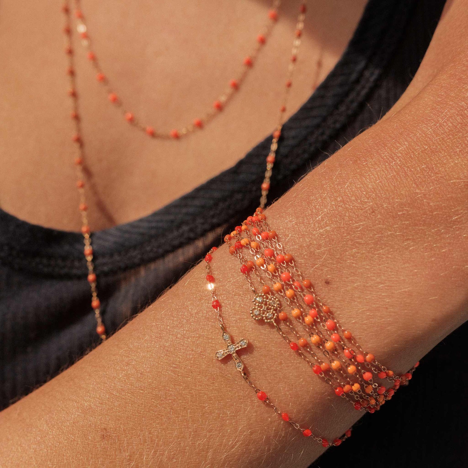 Gigi Clozeau - Bracelet corail croix vintage diamants, or jaune, 17 cm