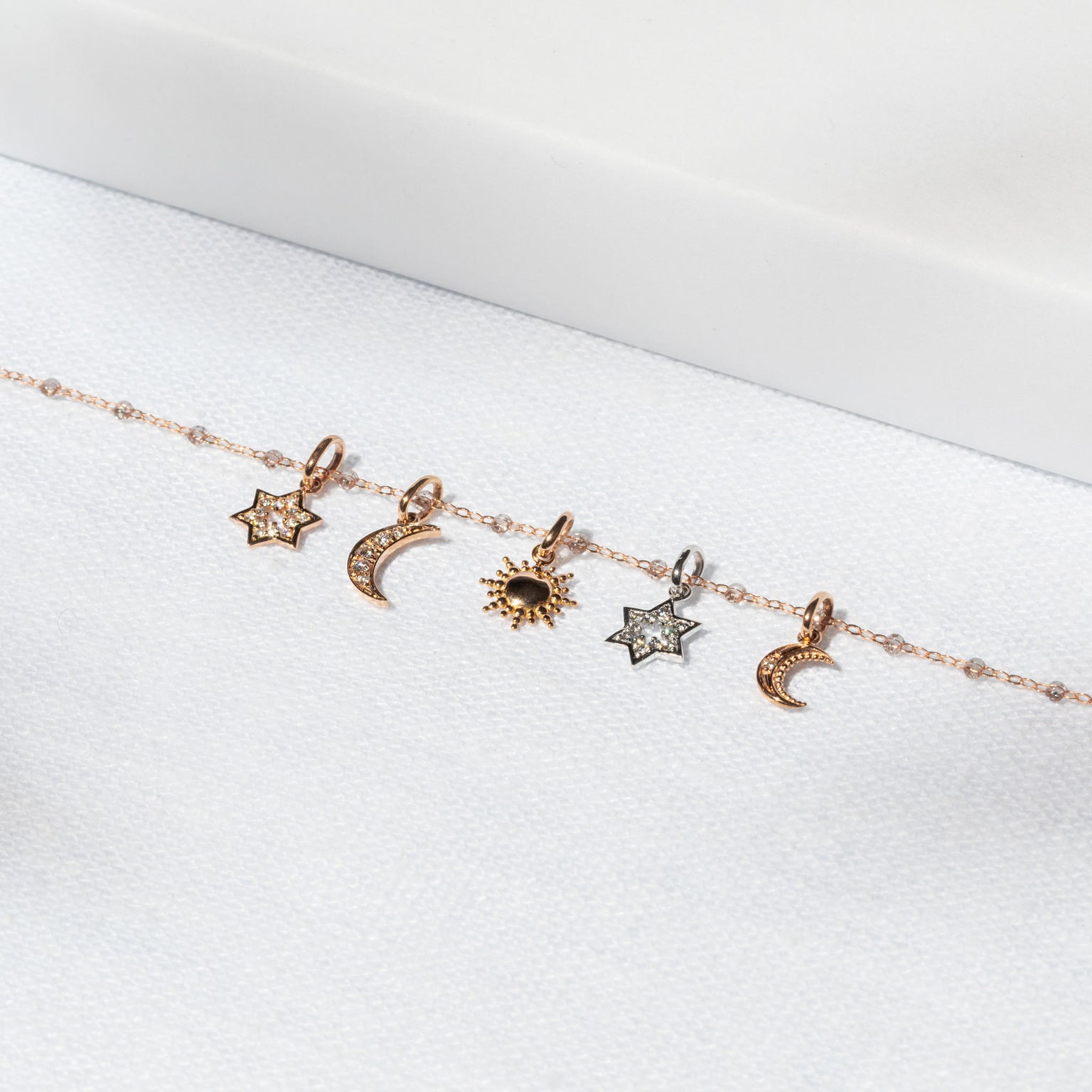 gigi clozeau -Pendentif Etoile de David, diamants, or blanc