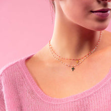 Gigi Clozeau - Collier rose fluo Croix Classique Gigi, or rose, 42 cm