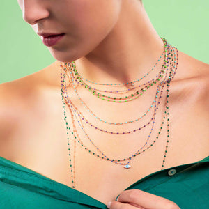 Gigi Clozeau - Collier Lucky Puce, diamant, or jaune et mini perles de résine turquoise verte, 42 cm
