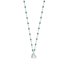 Gigi Clozeau - Collier Lucky Coeur, or blanc et mini perles de résine émeraude, 40 cm