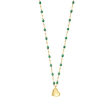 Gigi Clozeau - Collier Lucky Coeur, or jaune et mini perles de résine émeraude, 40 cm